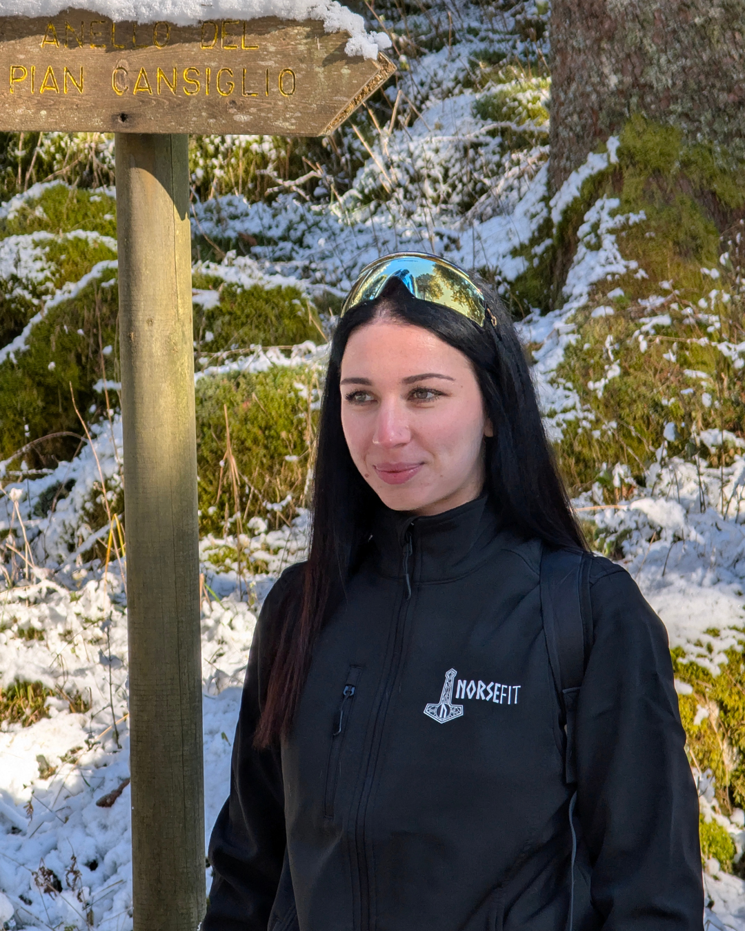 FJELL Women's Softshell Jacket – Outdoor Performance